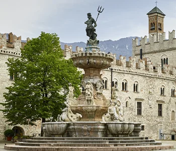 Comunità e territori - Piazza del Duomo Trento